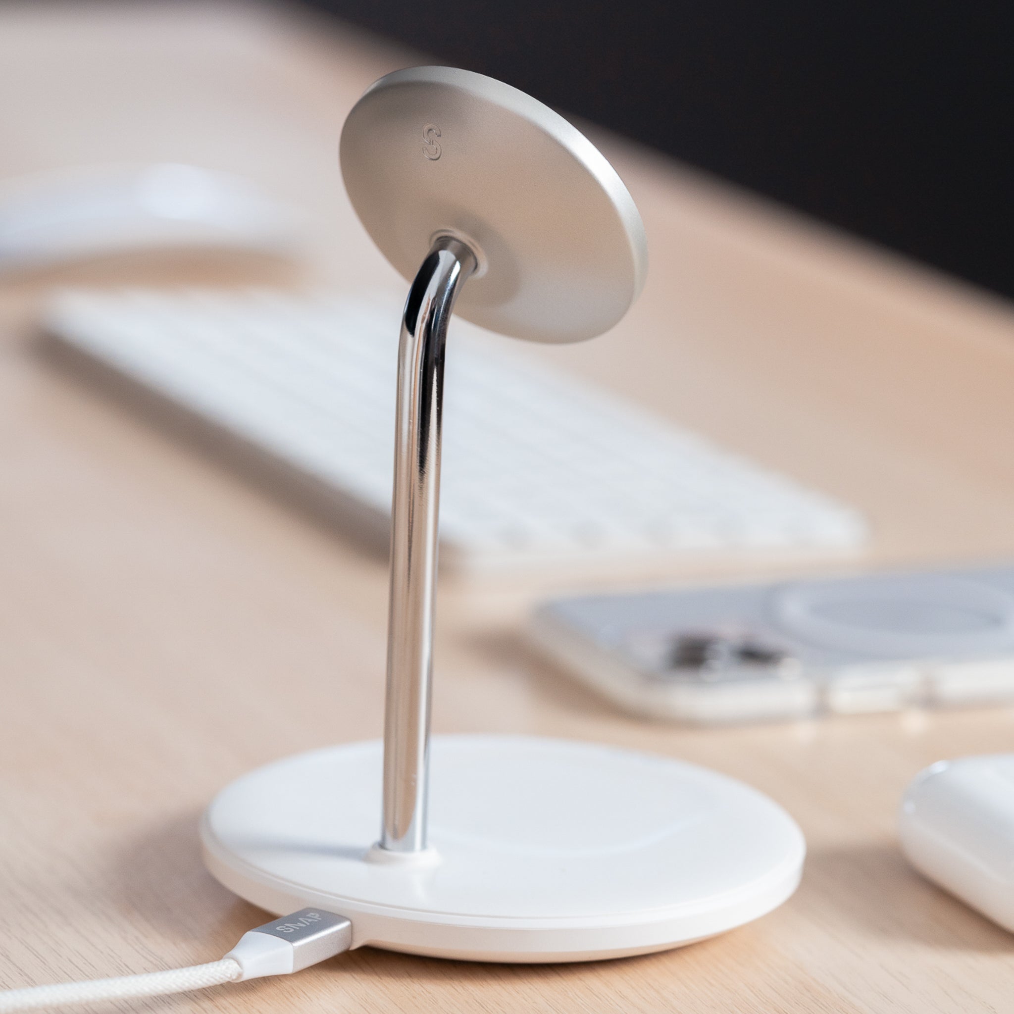 uhr ウーア ポータブルサンハット アイボリー　白　新品 PowerDuo - 2-in-1 Charging Station for Apple & Android
